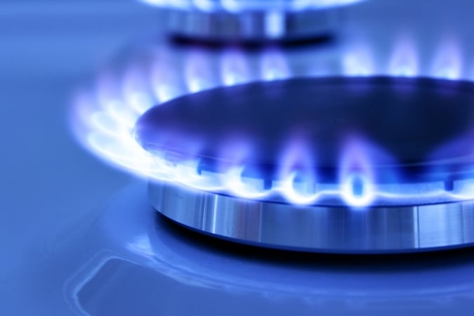 Кабмин Украины установил формулу расчета стоимости газоснабжения бытовых потребителей и религиозных учреждений с учетом стоимости транспортировки и распределения газа.