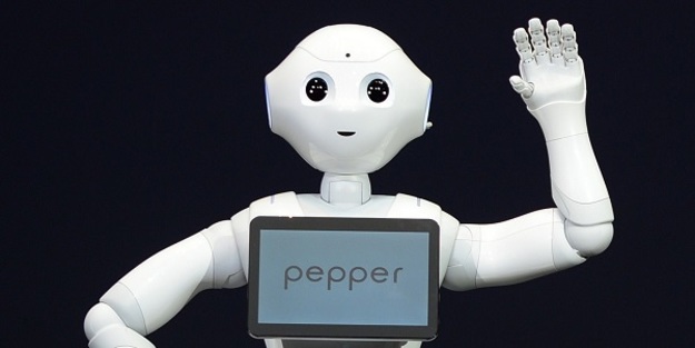 Крупнейшее финансово-кредитное учреждение в канадской провинции Альберта ATB принимает участие в тестировании 48-дюймового (около 122 см) робота-гуманоида по имени Pepper, разработка международной группы SoftBank Robotics стоимостью $20 тыс.