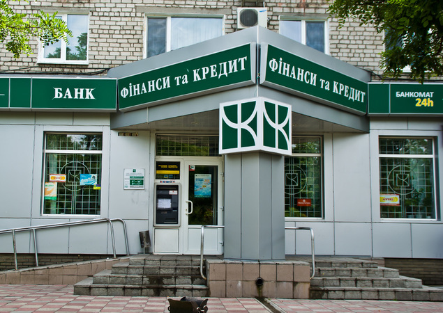 Интерпол объявил в международный розыск бывшего заместителя председателя правления банка «Финансы и Кредит» Олега Шапкина.