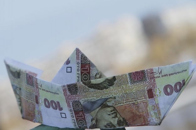 Национальный банк повысил официальный курс гривны на 3 копейки до 26,36/$.