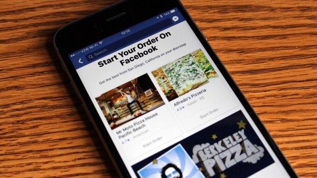Пользователям социальной сети Facebook стала доступна новая опция Order Food, которая позволяет заказать еду из ближайших заведений общественного питания.