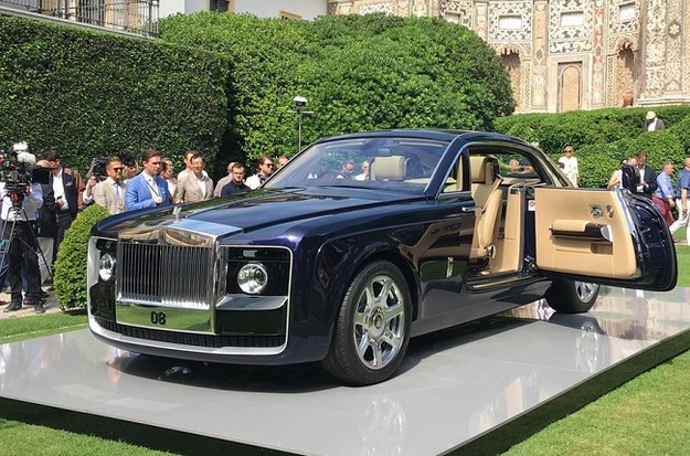 В Италии на шоу ретро автомобилей Concorso d’Eleganza представили уникальное купе Rolls-Royce Sweptail.
