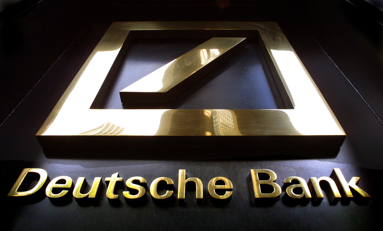 Федеральная резервная система США (ФРС) оштрафовала Deutsche Bank на 41 млн долларов из-за того, что банк не принял достаточных мер для предотвращения отмывания денег.