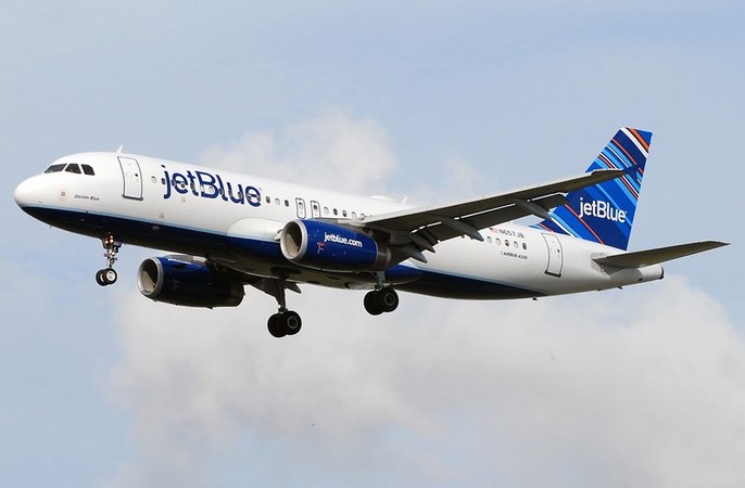 Американский лоу-кост jetBlue в июне запустит пилотный проект по самостоятельной посадке пассажиров в самолет путем распознавания их лиц без использования бумажных или мобильных посадочных талонов.