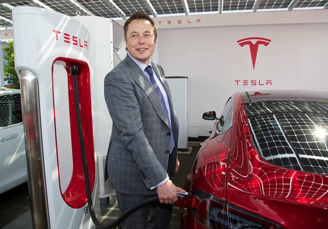 Компания Tesla планирует отключить «почти все» зарядные станции Supercharger из централизованной энергосети и перейти на солнечные батареи.