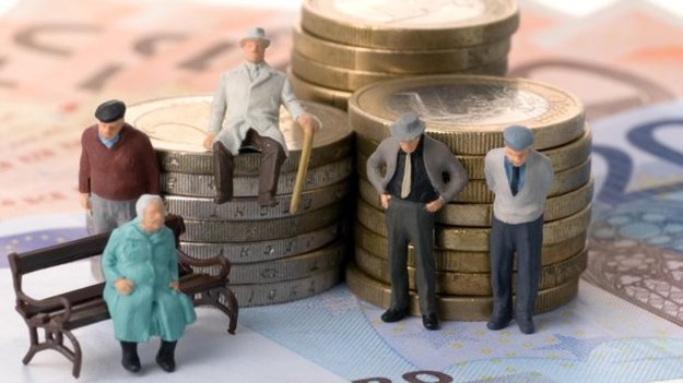 Отмена налога на пенсии для работающих пенсионеров, которую планируется провести в рамках пенсионной реформы, коснется полумиллиона украинских граждан.