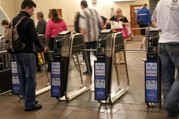 КП «Киевский метрополитен» намерен запустить онлайн пополнение проездных билетов или через уличные терминалы пополнения счетов.