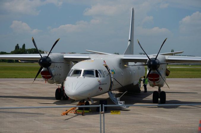 Самолеты класса Ан-132 в базовой комплектации стоят примерно 30-35 миллионов долларов.