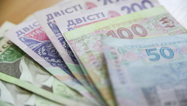 Национальный банк понизил официальный курс гривны на 5 копеек до 26,08/$.