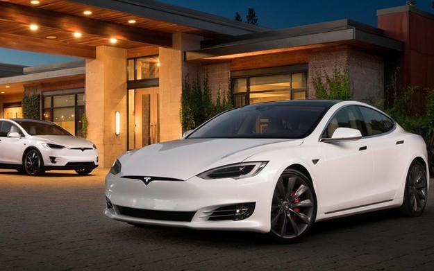 Компания Tesla сделала очередные обновления для Model S и Model X.