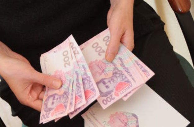 Пенсионный фонд Украины утвердил показатель средней заработной платы за апрель 2017 года, который будет применяться при назначении пенсий, на уровне 5843 грн 43 коп.
