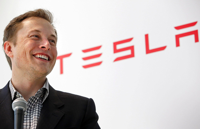 Основатель компании Tesla Илон Маск продемонстрировал новый электрокар Tesla Model 3.