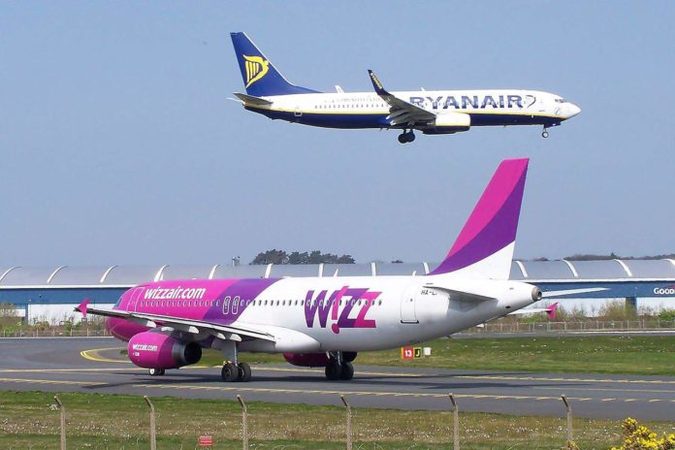Первый в Украине лоукост-авиаперевозчик Wizz Air предложила «спасательные тарифы» клиентам ирландской Ryanair, которые пострадали от отмены полетов из Украины.
