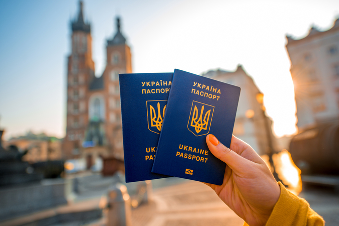 За первый месяц действия безвизового режима между Украиной и ЕС более 95 тыс. украинцев воспользовались правом беспрепятственного посещения стран Евросоюза.