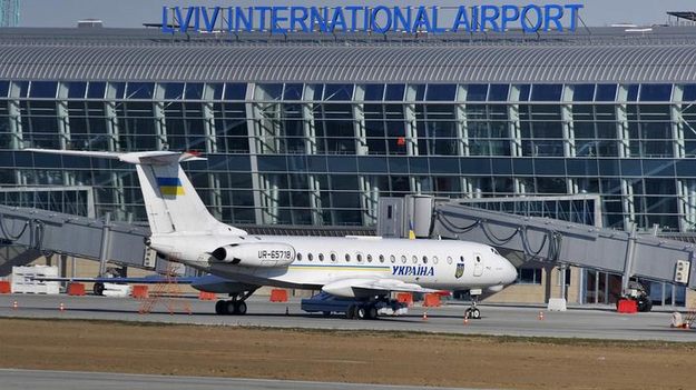 Если Ryanair «придет» в аэропорт Львов как планировалось, то к концу этого года на авиационном обслуживании этой авиакомпании аэропорт заработает около 8 млн грн, на неавиационном — не менее 2 млн грн.