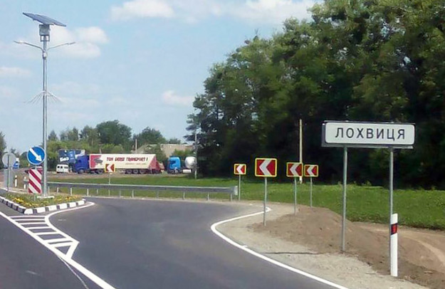 В Лохвице Полтавской области ввели первый инженерный объект, призванный замедлить трафик на въезде в населенный пункт.