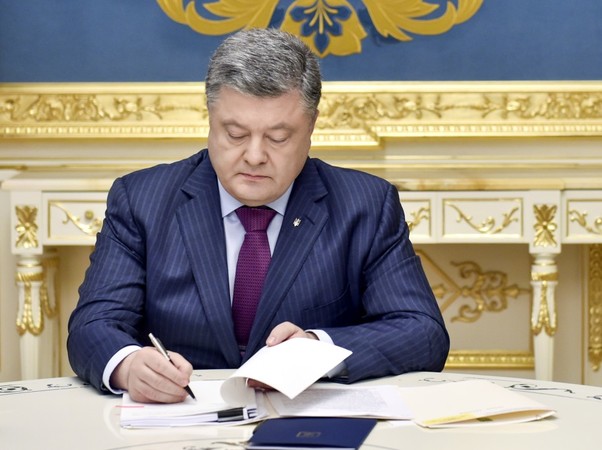Президент Петр Порошенко подписал закон, увеличивающий штраф за парковку автотранспорта на местах, предназначенных для инвалидов, с 465 до 1700 гривен.