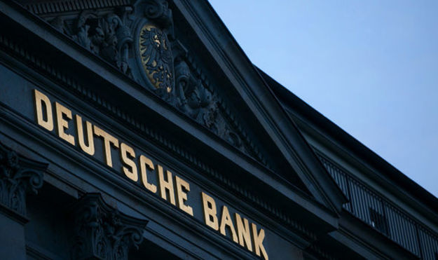 Крупнейший в Германии коммерческий банк Deutsche Bank AG (DB) может вывести около 300 млрд евро активов с баланса своего британского подразделения во Франкфурт из-за выхода Великобритании из Евросоюза (Brexit)/Об этом сообщает Bloomberg со ссылкой на инфо