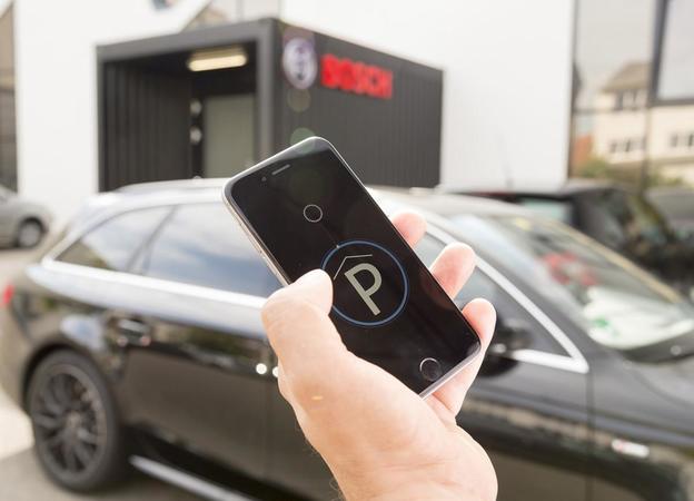 Mercedes-Benz и Bosch представили в Штутгарте новую систему автоматизированной парковки Automated Valet Parking.
