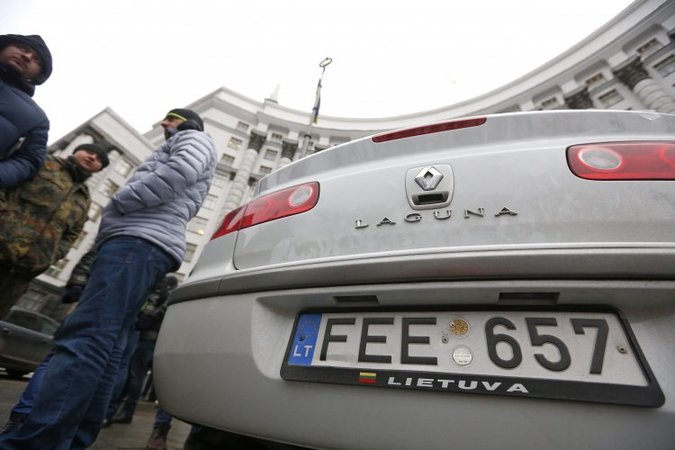 Высший административный суд Киева оштрафовал гражданина Украины за езду на авто с иностранной регистрацией.