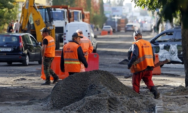 Госфискальная служба за семь месяцев направила более 8 млрд грн на реконструкцию дорог в рамках эксперимента по перечислению 50% от перевыполнения поступлений таможни.