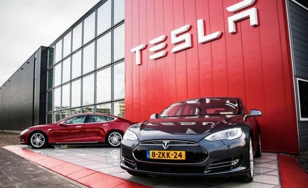 Американский автопроизводитель Tesla Motors Co. разместил дебютный выпуск облигаций на $1,8 млрд.
