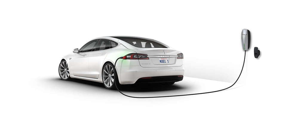 При оформлении заказа на электромобили Model S и Model X на сайте Tesla появилась новая дополнительная услуга — установка домашней системы подзарядки.