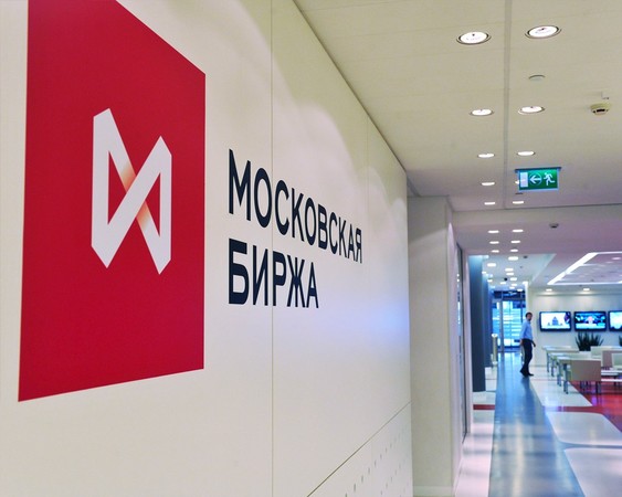Московская биржа с понедельника, 21 августа, приостанавливает торги валютной парой гривня-рубль.