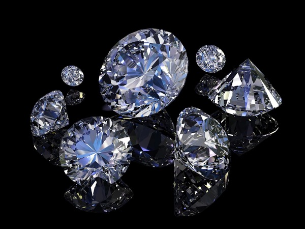 Индийская биржа Indian Commodity Exchange (ICEX) первой в мире запустила торги фьючерсами на алмазы.