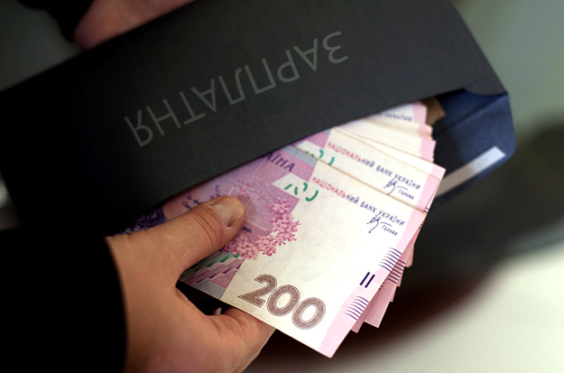По состоянию на 1 августа общая сумма задолженности по выплате заработной платы составила 2,38 млрд грн, из нее 1,31 млрд грн приходилось на экономически активные предприятия.