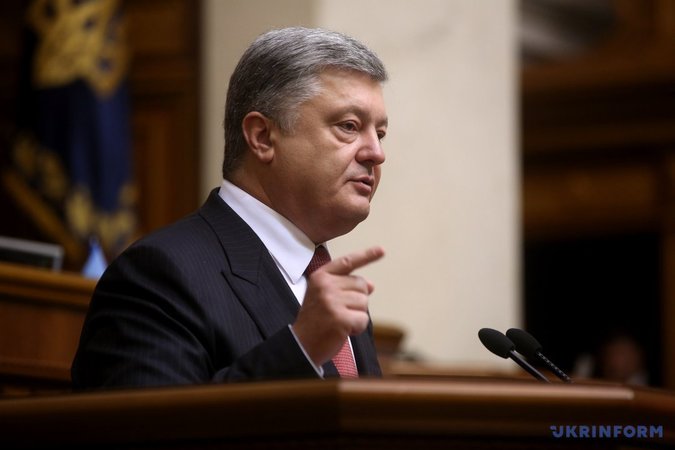 Сьогодні, 7 вересня, під час щорічного звернення до парламенту, Президент України Петро Порошенко закликав депутатів залишити в спокої підприємців платників єдиного податку.