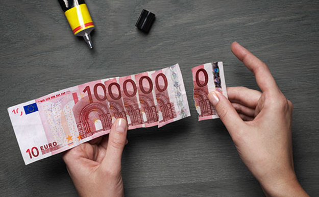 Евро на открытии межбанка потерял 10 копеек