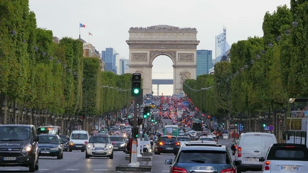 Во Франции водителям будут платить за отказ от поездок на авто.