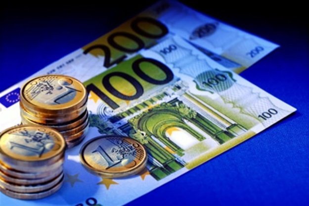 станом на 10:20 міжбанк відкрився зниженням курсу євро на 8 копійок в покупці і на 8 копійок в продажу.