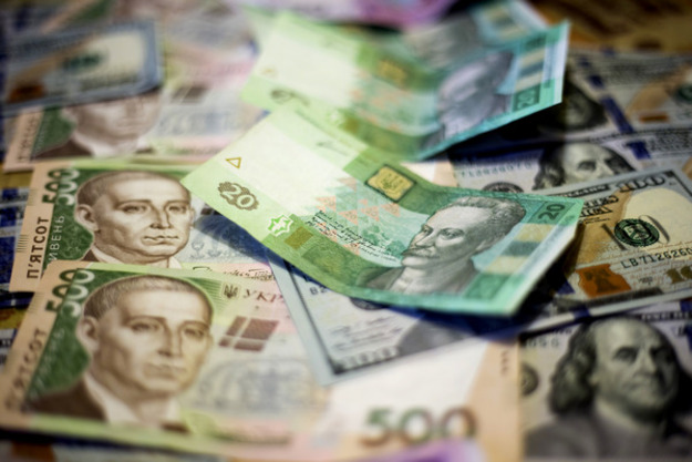 Національний банк знизив офіційний курс гривні на 5 копійок до 26,52/$.