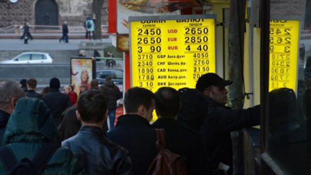Українці продали банкам на $ 2,036 млрд більше, ніж купили