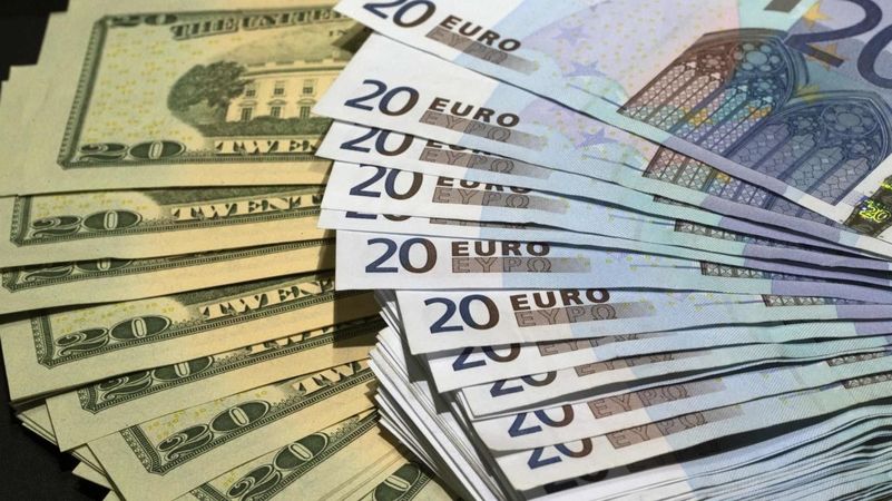 Межбанк: Евро потерял семь копеек