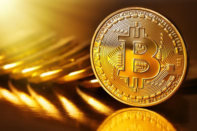 Ціна цифрової валюти Bitcoin оновила історичний максимум, пробивши позначку в $5000.