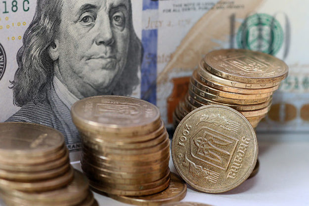Нынешняя финансово-экономическая ситуация в Украине и наличие достаточного уровня золотовалютных резервов в Нацбанке фактически исключают возможность существенной девальвации украинской национальной валюты.