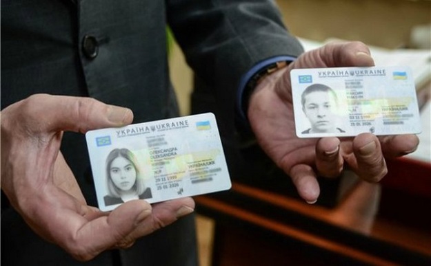 У Києві вперше продемонстрували прилади для читання ID-карт - сучасної версії внутрішніх українських паспортів.