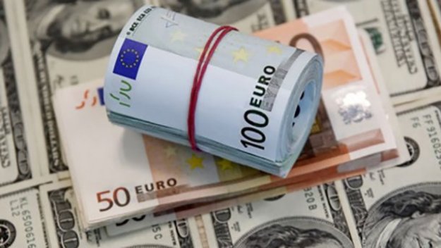 По состоянию на 10:20 межбанк открылся повышением курса евро на 5 копеек в покупке и на 6 копеек в продаже.
