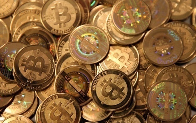 Курс криптовалюти Bitcoin встановив новий рекорд, досягнувши позначки $6408.