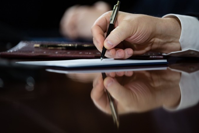 Президент Петр Порошенко подписал закон «Об электронных доверительных услугах».
