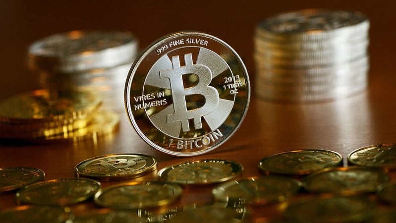На думку професора економіки Паноса Мордукатаса, Bitcoin за півтора місяці може досягти показника $ 10 000.