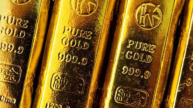 Национальный банк понизил официальный курс золота и серебра.