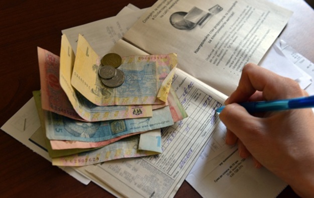Загальна сума субсидій, призначених для компенсації витрат сімей на оплату житлово-комунальних послуг в Україні у січні-жовтні 2017 року становила 3,493 млрд грн, що на 8,6% (або 279 млн грн) вище за показник січня -жовтні 2016 року.