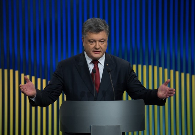 Президент Петр Порошенко считает реальным повысить минимальную заработную плату в Украине до 4100 грн.