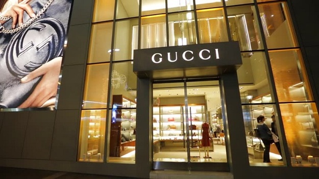 Полиция Италии провела обыск в офисах дома моды Gucci в Милане и Флоренции в связи с подозрениями, что компания уклонялась от уплаты налогов.