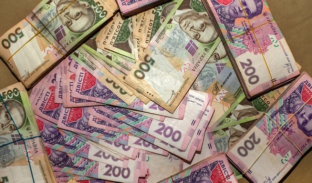 Национальный банк повысил официальный курс гривны на 5 копеек до 27,16/$.