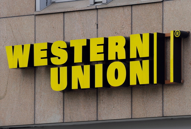 Международный сервис денежных переводов Western Union начал кампанию против банковских операций, связанных с криптовалютами.